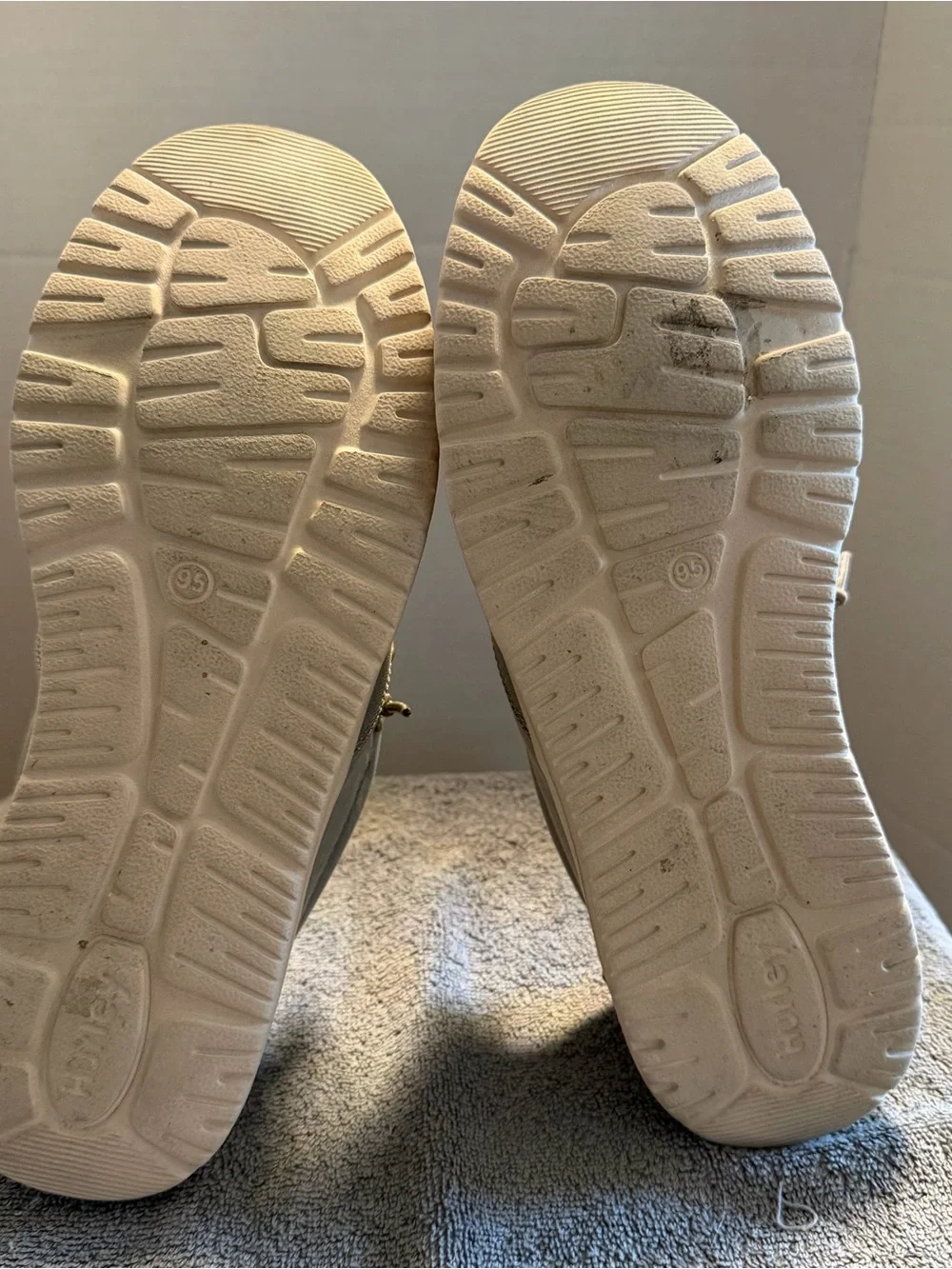 NWT Textile Size 9.5M Hurley Nesota Sneakers